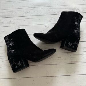 Kenneth Cole Black Embroidered Ankle Boots